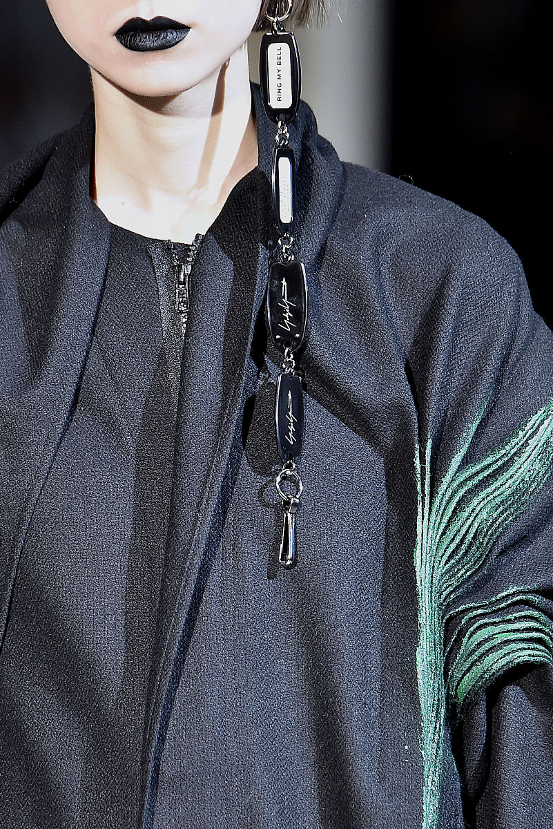 YSL是什么品牌？Yves Saint Laurent 时尚帝国解析