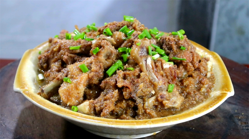 粉蒸肉新吃法,用鹅肉比五花肉好吃多了,香嫩可口,一大碗不够吃