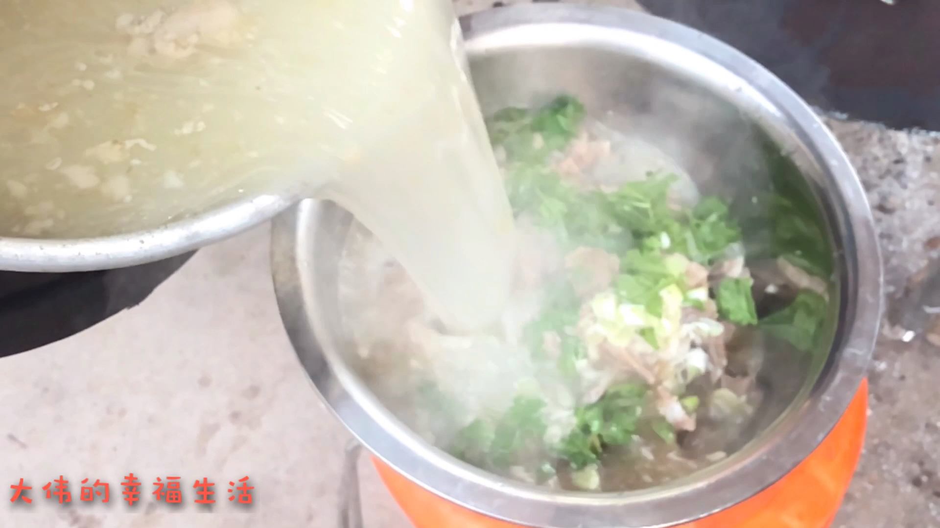 羊肉汤这样做才正宗,汤鲜肉美,要血命,小伙自己喝了一小盆