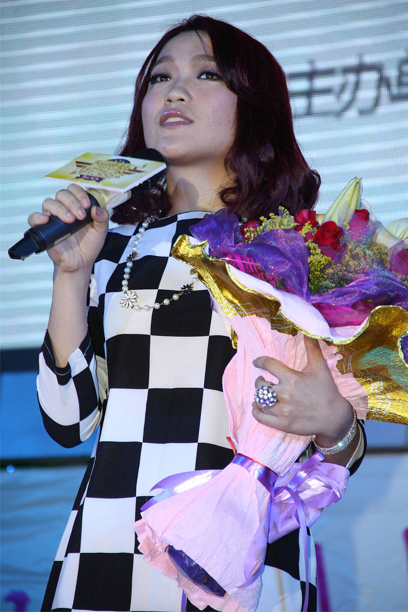 美篇做好了但美篇里的音乐都不适合自己在酷狗里面找好听的怎么上传到美篇中去 操作步骤帮我用200字详细描述