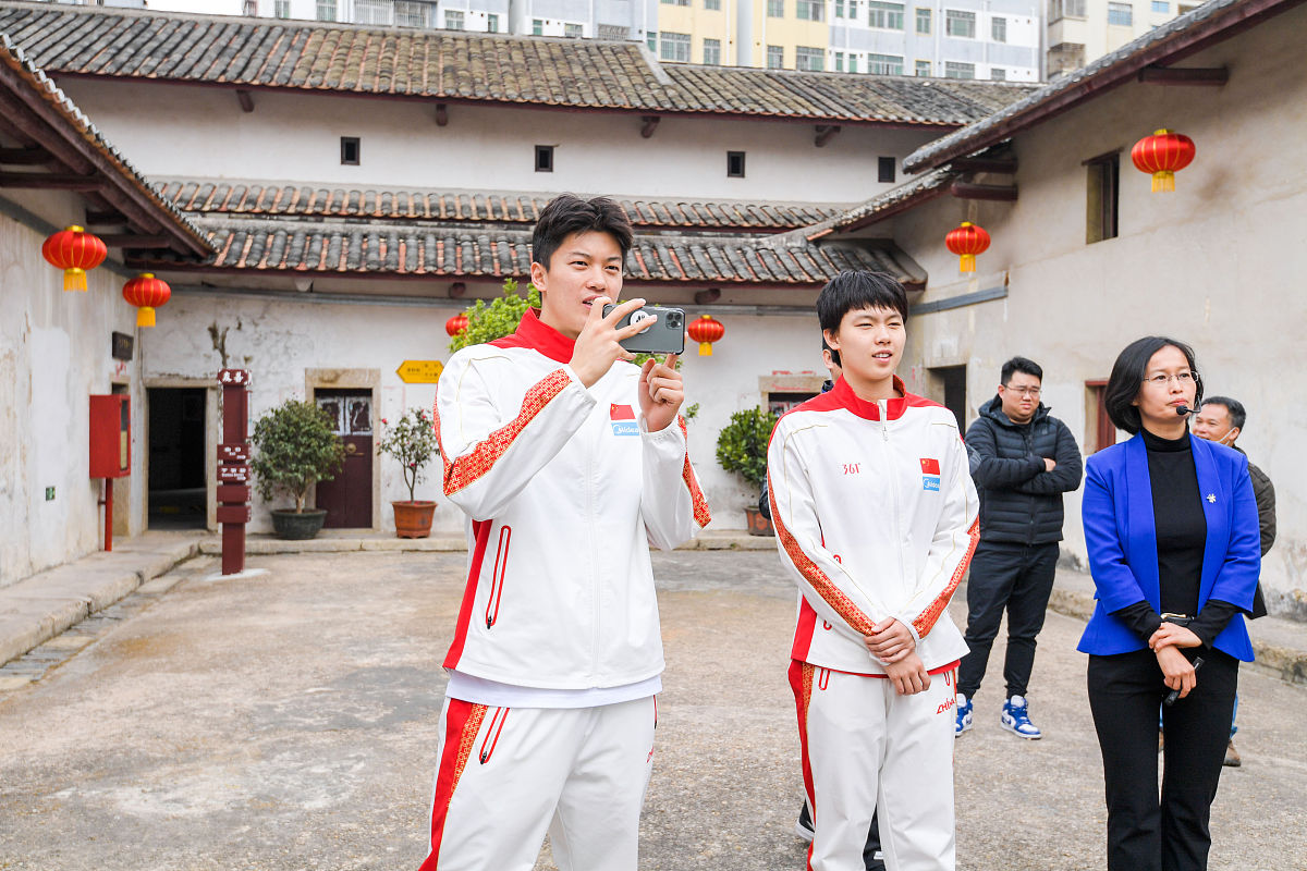 奥尔维思国际游泳培训项目 - 全面提升游泳技能，保障安全