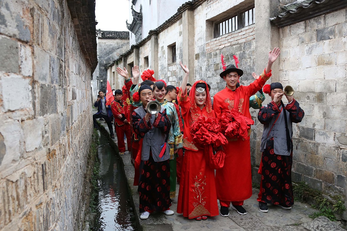 帮我想一个中江兆村互免约拍出来发小红书的标题以及文案