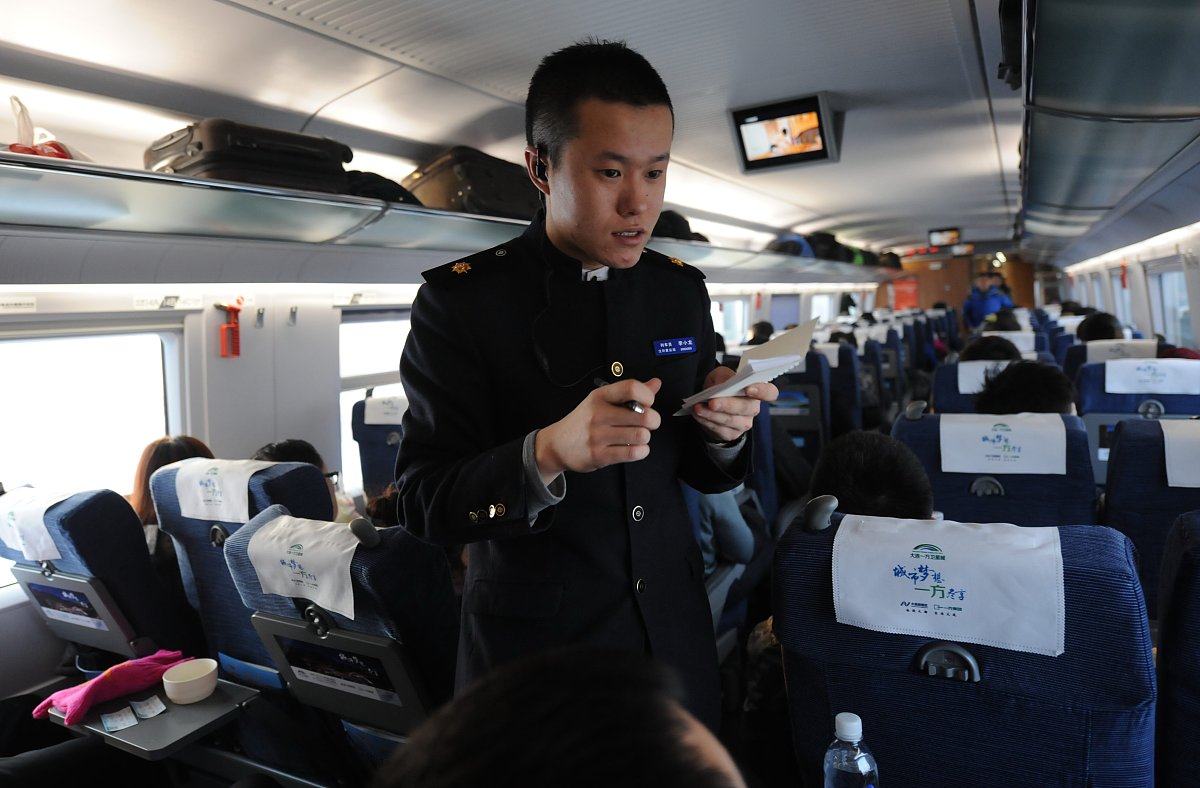 贵阳高铁学校热门专业：高铁工程、交通运输领跑