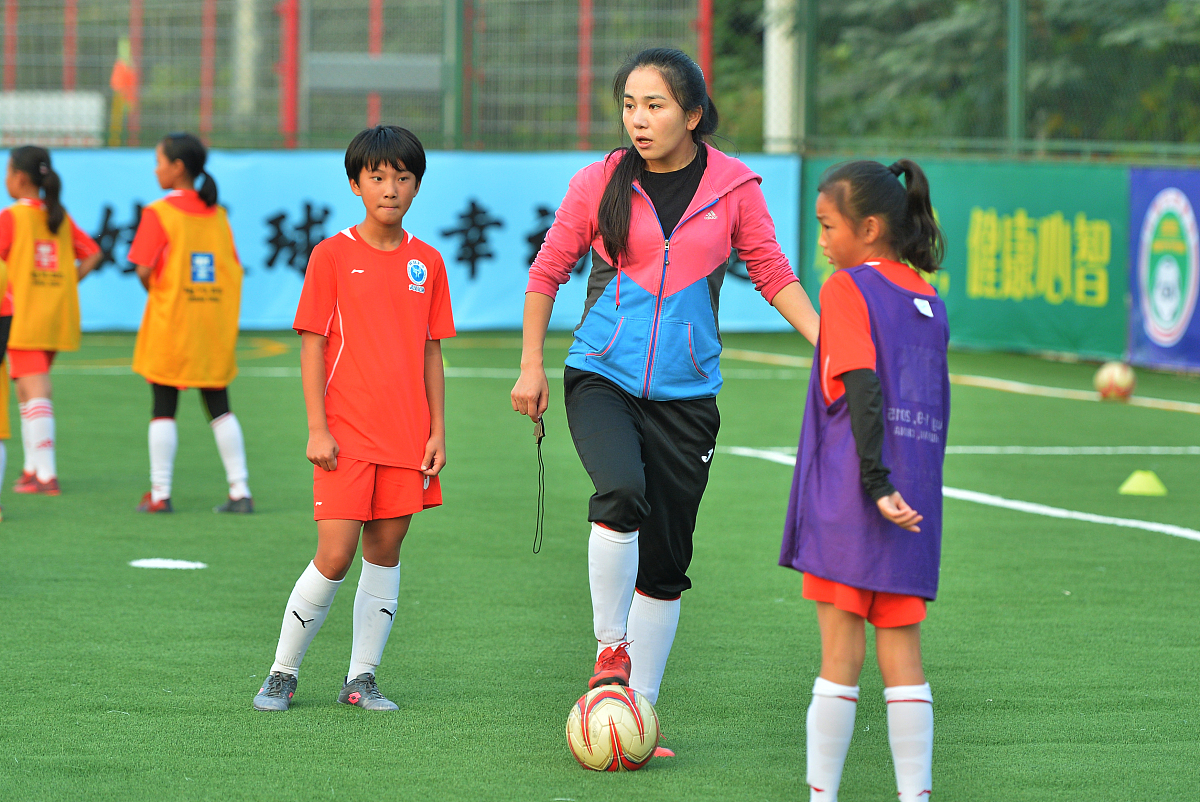 青少年活动中心短期规划：目标、合作、活动与发展