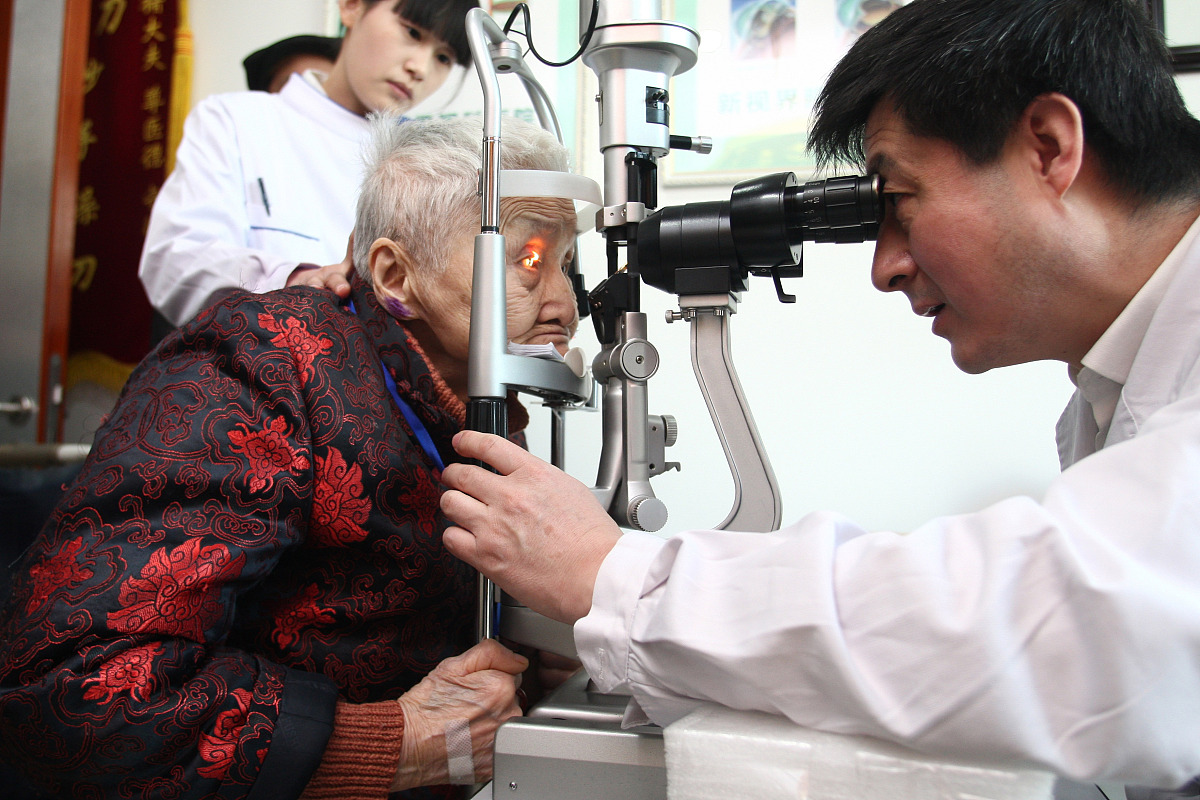 新闻稿 亮睛眼科捐赠200万元用于白内障老人救助 4月6日 福州