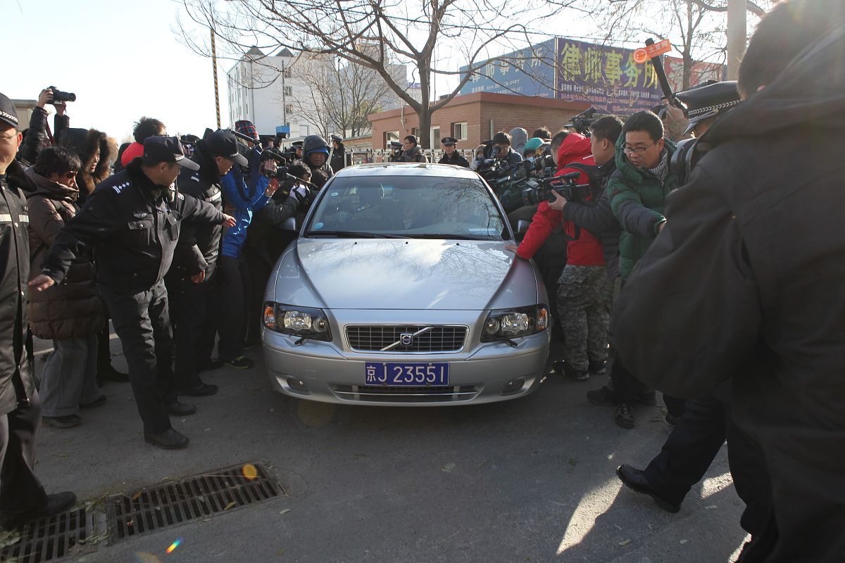 南通法院审理“开门杀”交通肇事案，司机获刑9个月