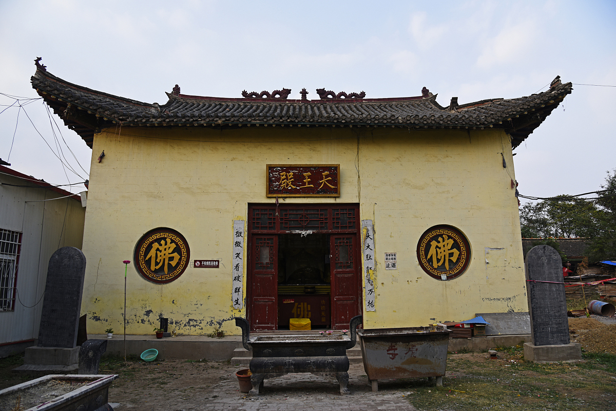 上蔡县职业中专招生专业：机械、电子、计算机、财会、旅游、美容等