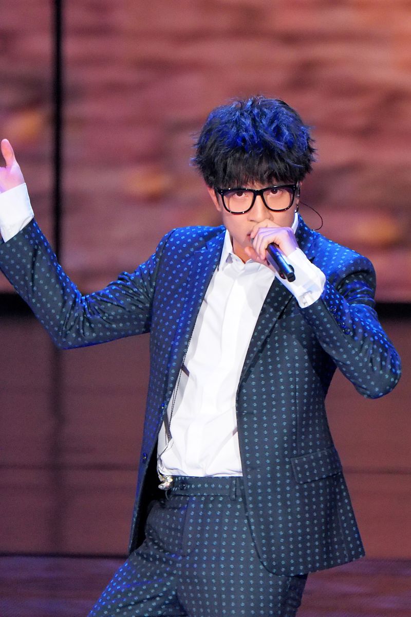 薛之谦演唱会：幽默脱口秀、细致照顾，打造难忘舞台体验