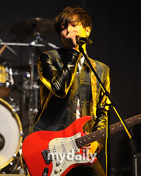 2012年3月26日,韩国音乐组合cnblue于上午在首尔举行了面向国内外媒体