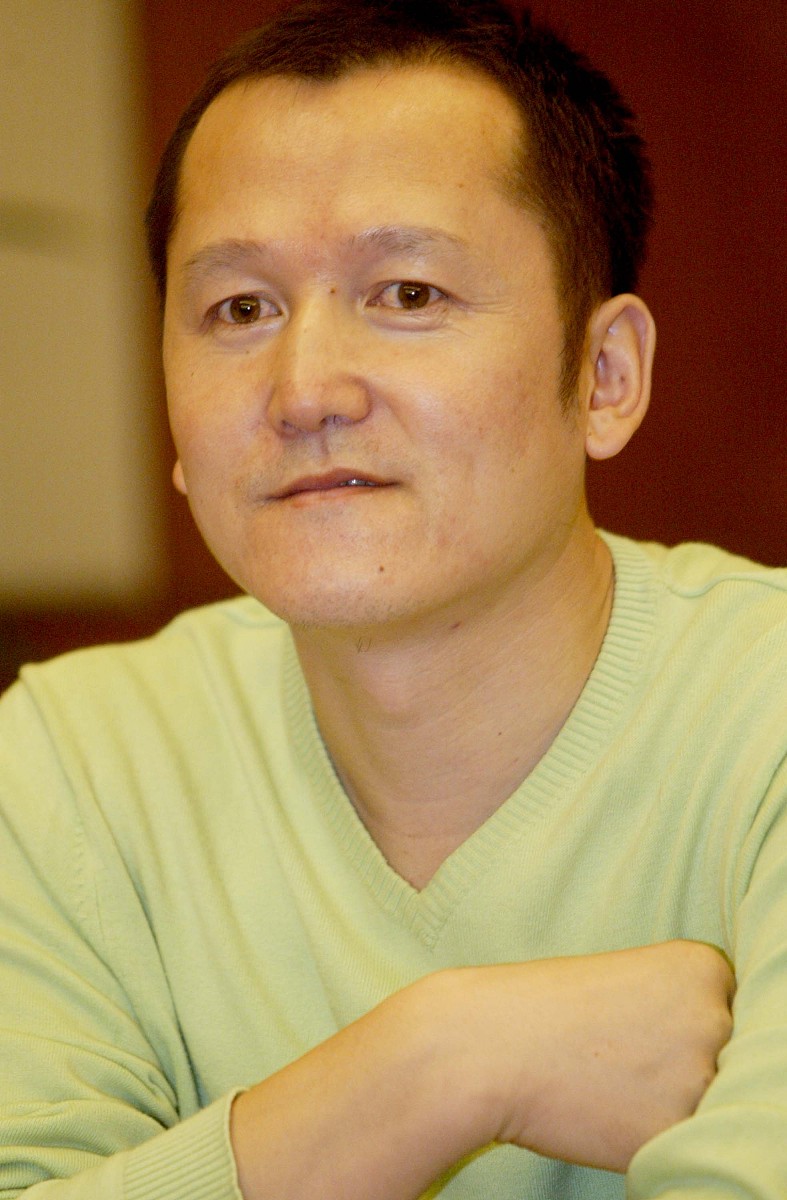 2006年9月10日,三十集电视剧《玫瑰绽放的年代》在沈阳宣传.总制片人