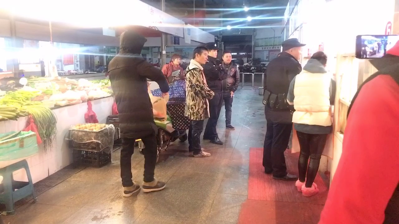过冬至买了50多块钱的菜被别人拿走了,大过节的派出所的都请来了