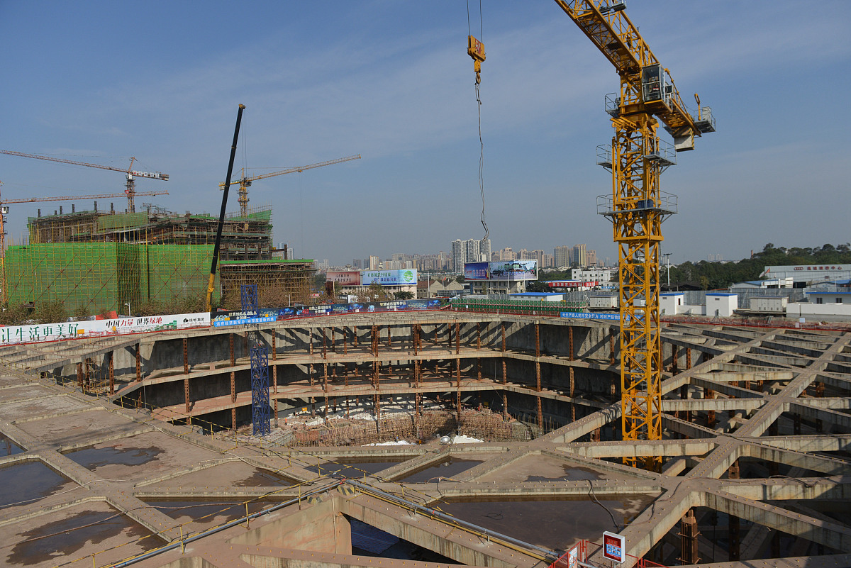 以下这段话用另一种方式表达：分部工程验收是保证下一分部工程尽快插入的关键本工程由于工期紧张分部验收必须及时土方验槽、结构验收必须分段进行。此项验收计划需要质量监督部门政府专业主管部门积极配合。