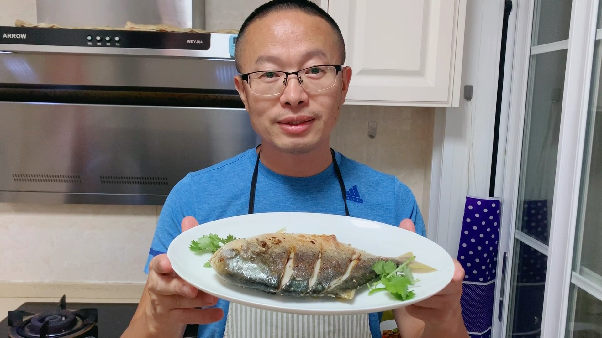 皮脆肉嫩的香煎金鲳鱼!只需要一点耐心,做出不一样的味道!