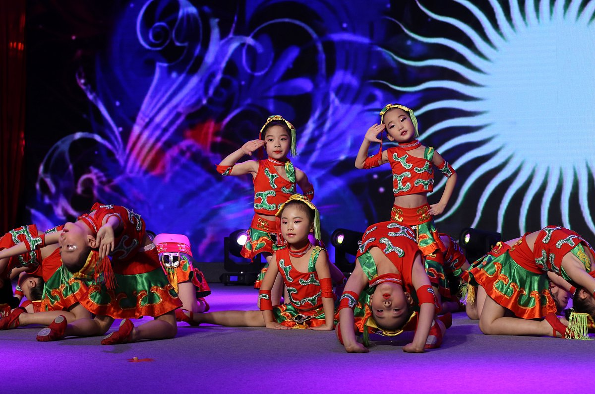 寻梦环游记米格第一次在花瓣桥上心理分析2000字