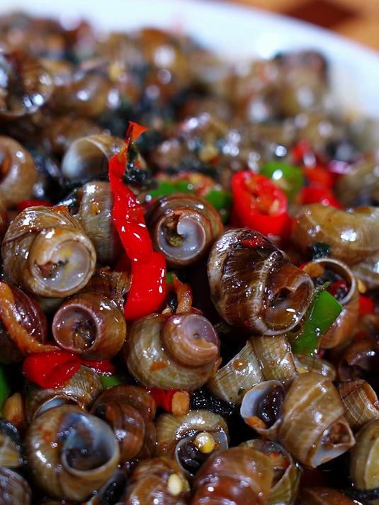 以后田螺买回家,你就试试我们这个湖南家常菜的做法,香辣入味