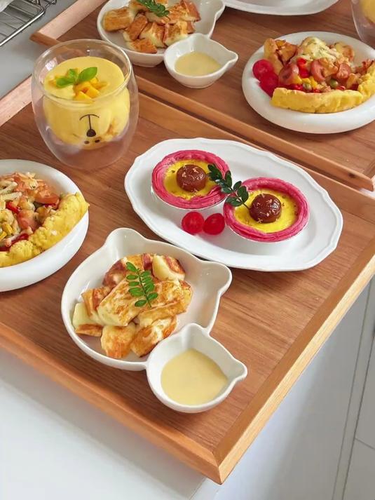 在家给小朋友做了丰盛的下午茶～还有邪修版馒头披萨哦，快来学