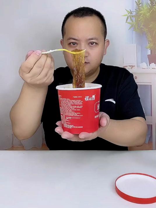 是不是酸辣粉天花板咱不知道 但是这个价格真是够哇塞的