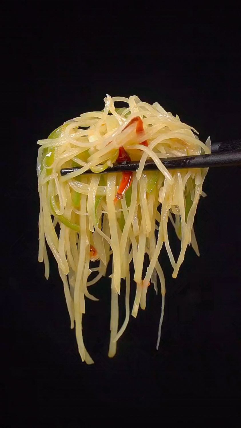 用筷子就能做出来的酸辣土豆丝、和饭店一样好吃!