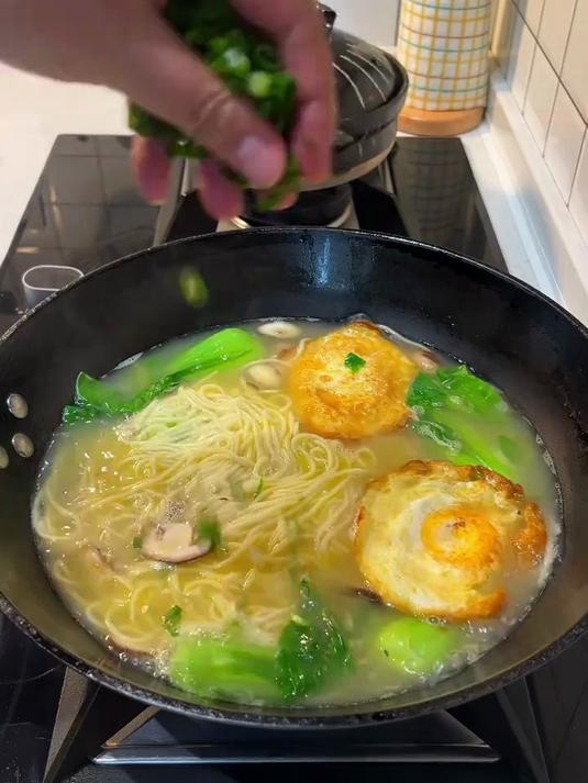 营养鲜美的鸡汤面