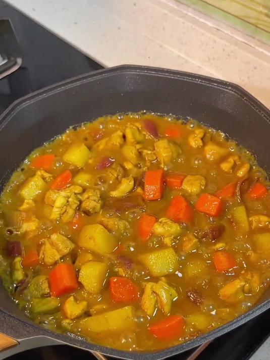 答应我!咖喱一定要这样吃,咖喱鸡士豆拌饭太好吃了!