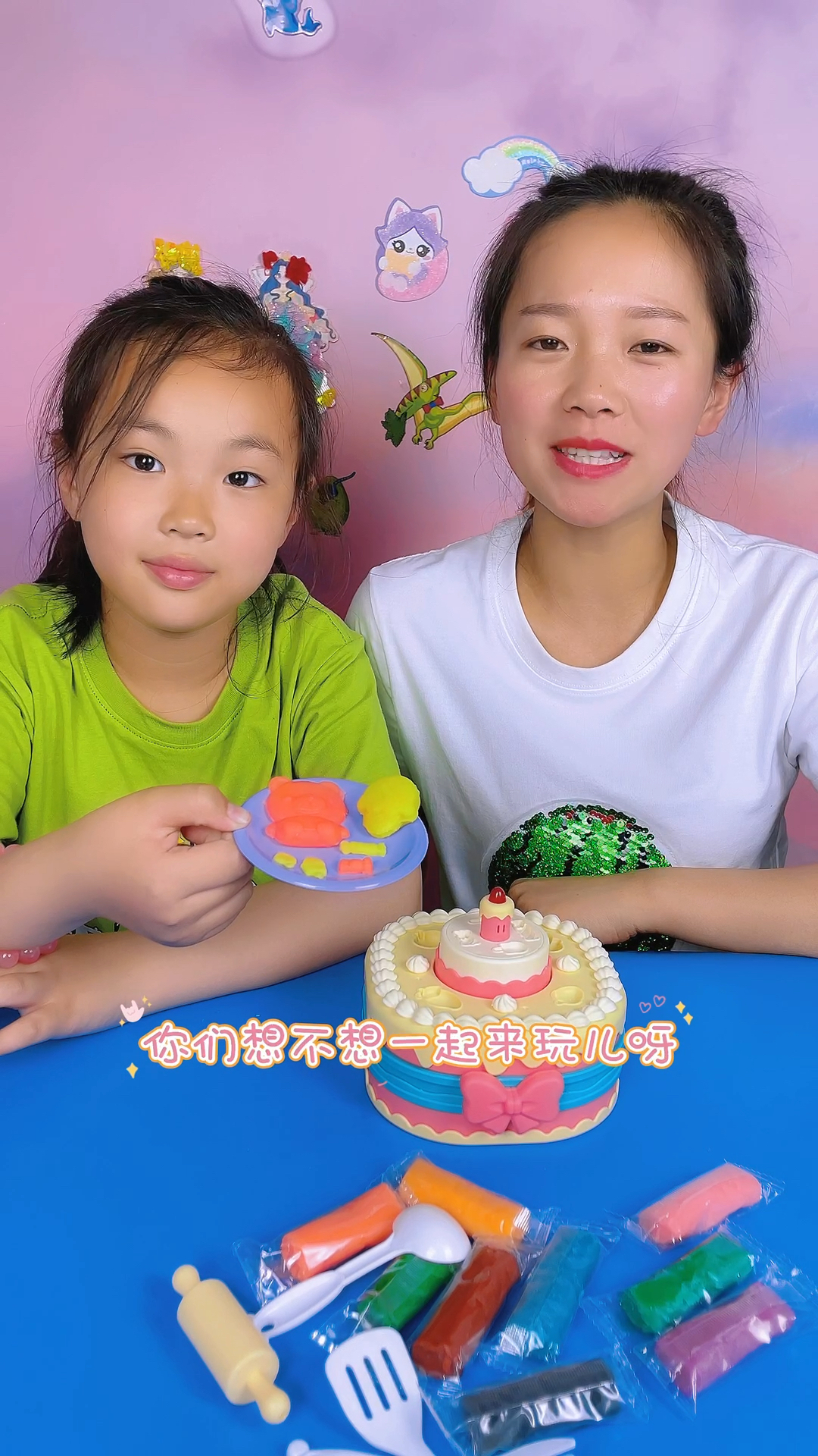 好漂亮的奶油小蛋糕呀,这原来是做小甜品的模具