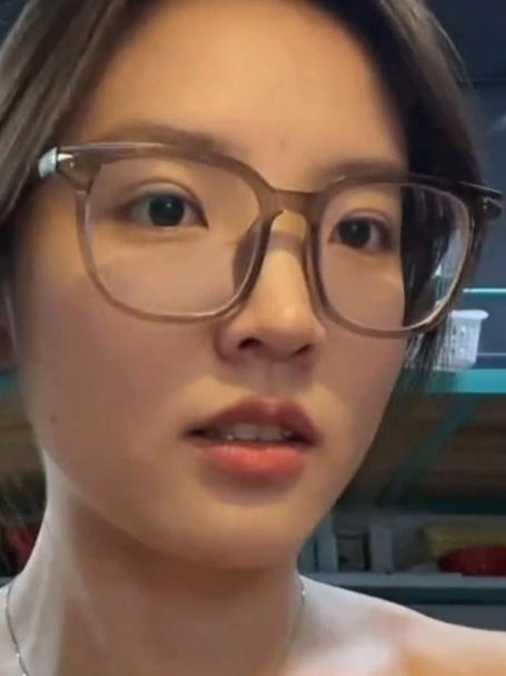 女生展示自己的肌肉,完全让人意想不到,网友:好厉害