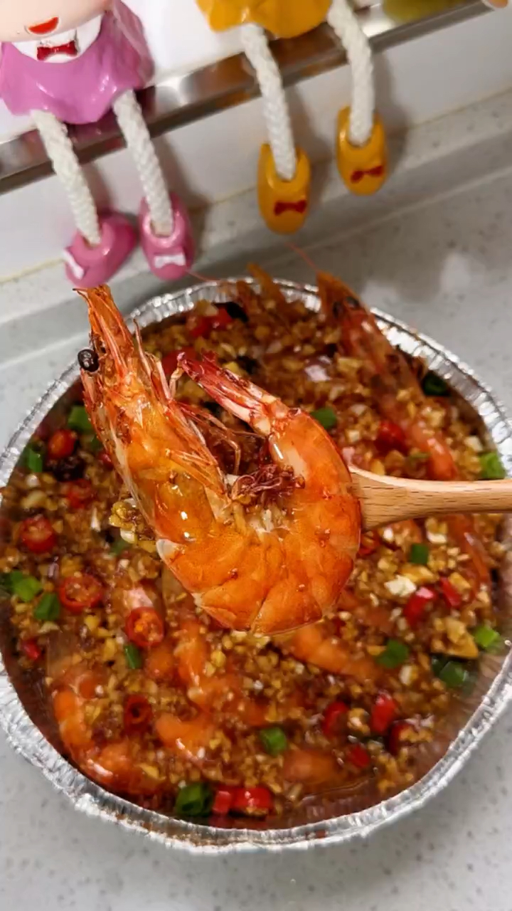 一个人在家不知道吃什么的时候,一定要学会这个蒜蓉金针菇粉丝虾