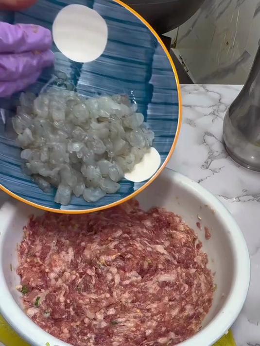 今天做了炸肉卷,太香了,做法简单又好吃