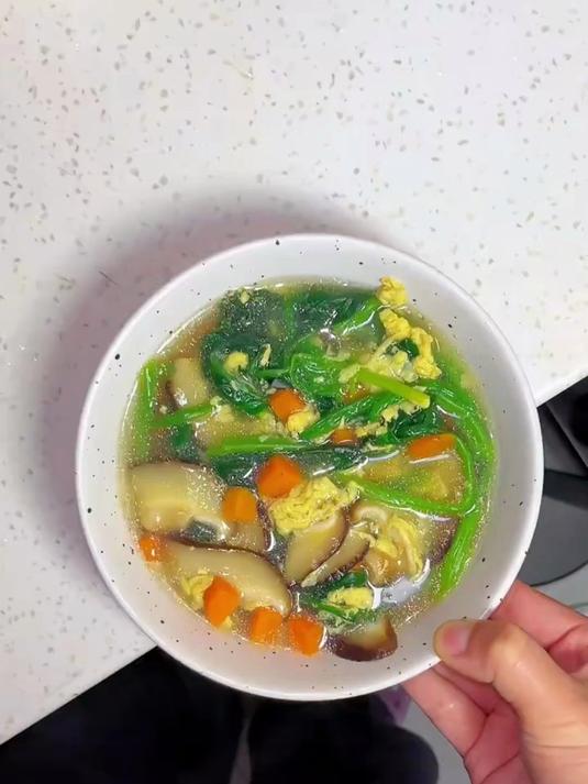 香菇菠菜鸡蛋汤