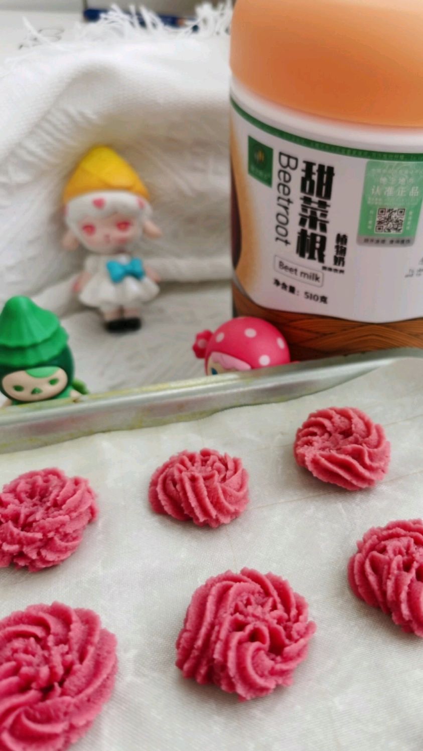 自制樱花粉黄油曲奇,这样做出来的饼干好好看