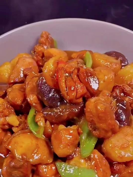 鸡腿剁成块,美味烹饪第一步!