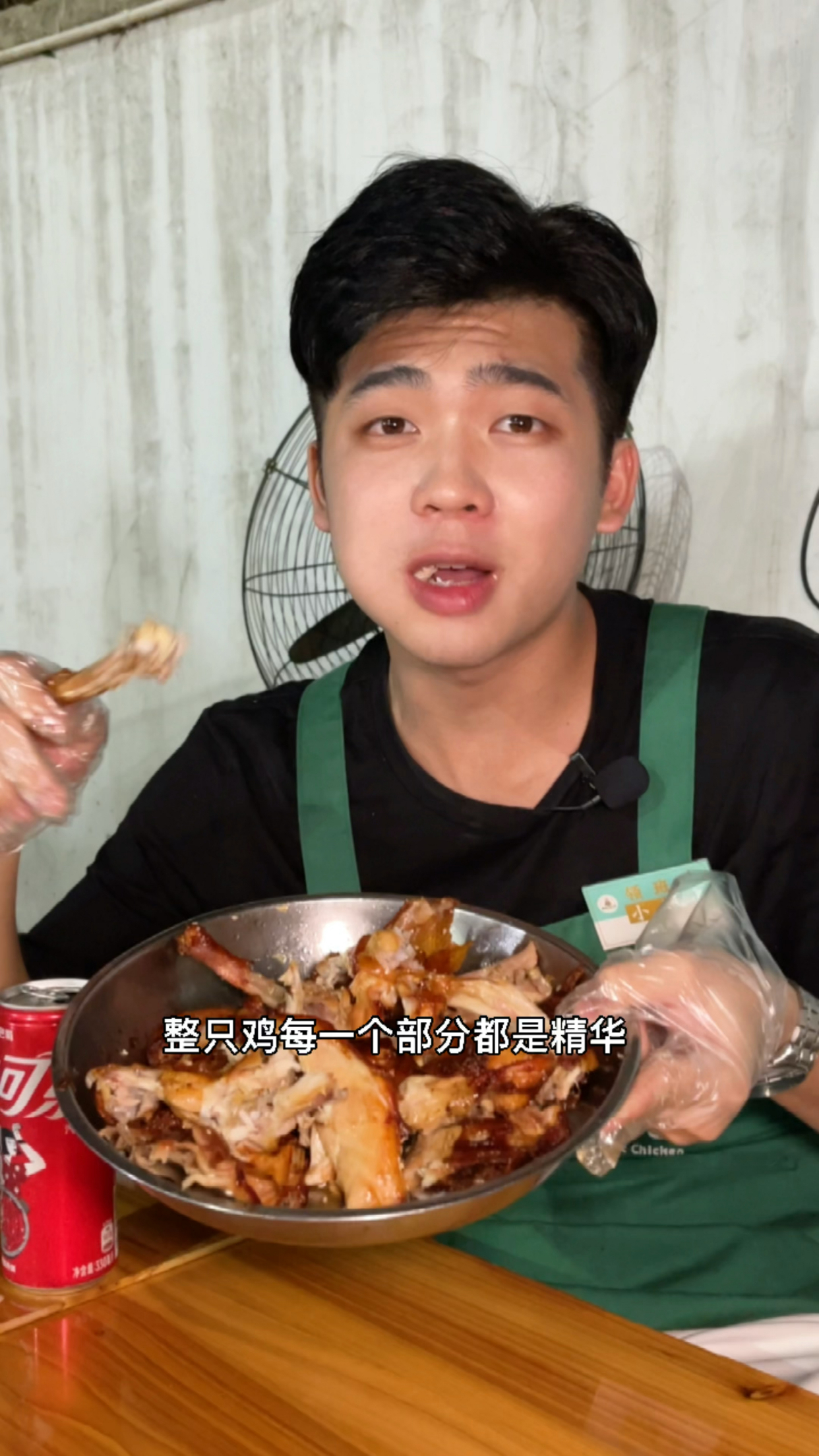 三亚本地人都喜欢吃的荔枝木烤鸡居然是在“荔枝沟”里。嗲嗲的椰子鸡