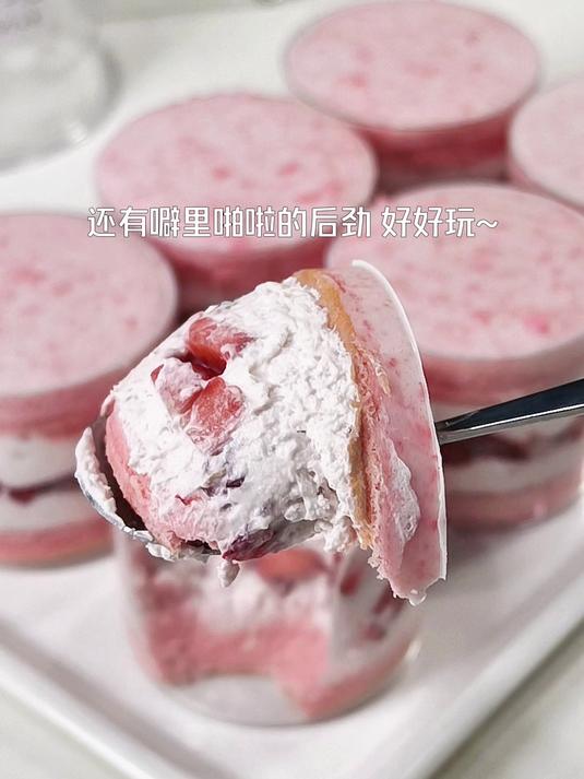脆皮草莓杯子蛋糕免抹面春游安排~