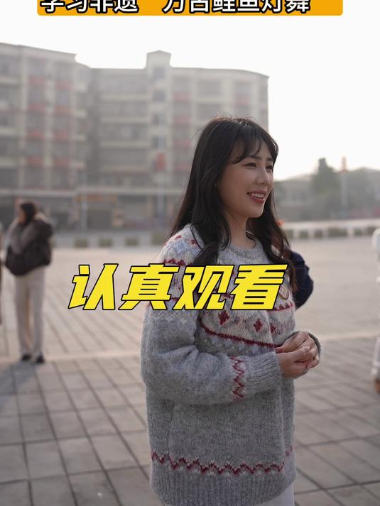 春晚体验官小熊现场拜师 学习非遗“万古鲤鱼灯舞”