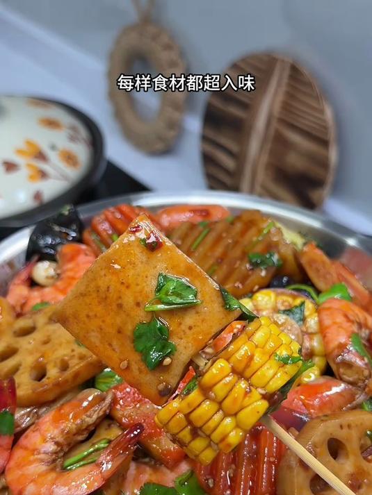 我们家隔三差五就要做一次麻辣香锅，酱香不辣