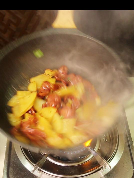家常下饭菜:香肠炒土豆