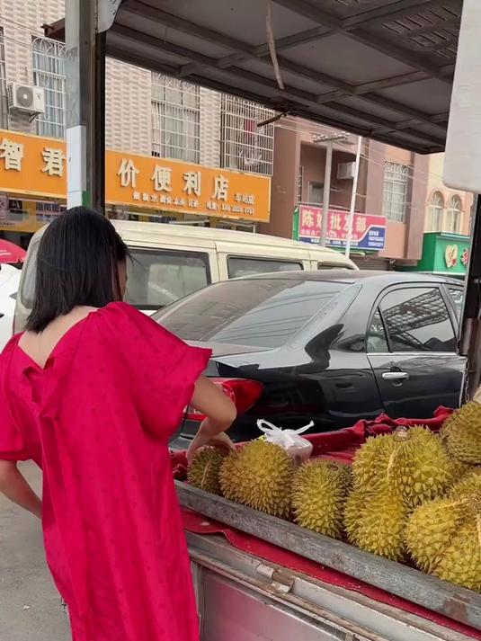 孕期总是低血糖头晕浑身无力 听说榴莲很补 今天直接安排榴莲炖鸡汤喝