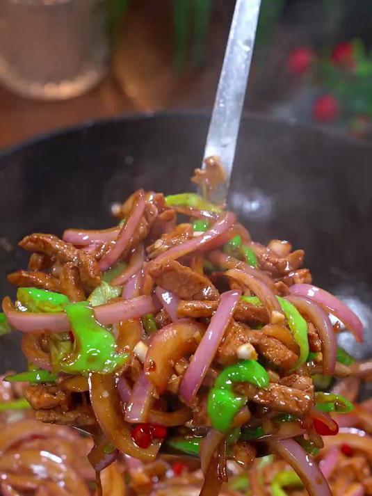 简单的青椒洋葱炒肉,香辣好吃