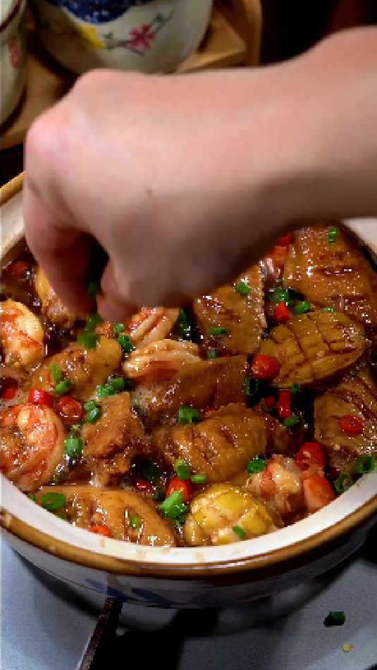 鲍鱼虾仁鸡翅煲