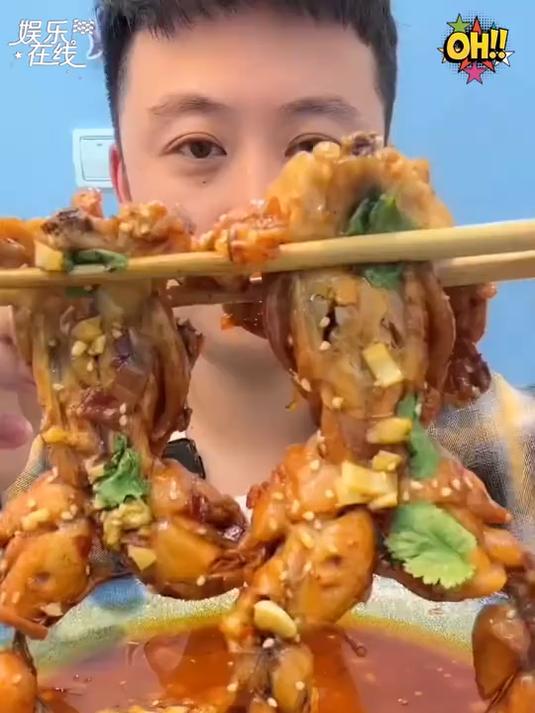 这个牛蛙,肌肉真好看,哈哈!