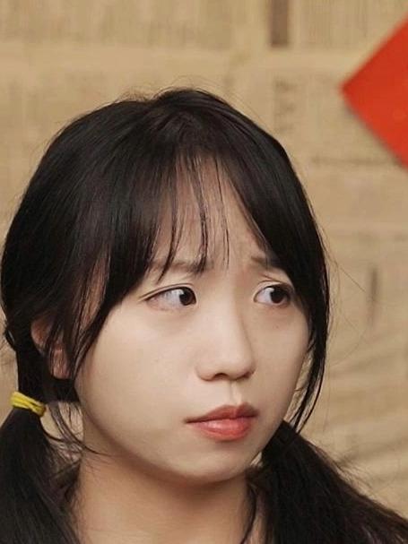 不同年代吃泡面：超大版的泡面你吃过吗？