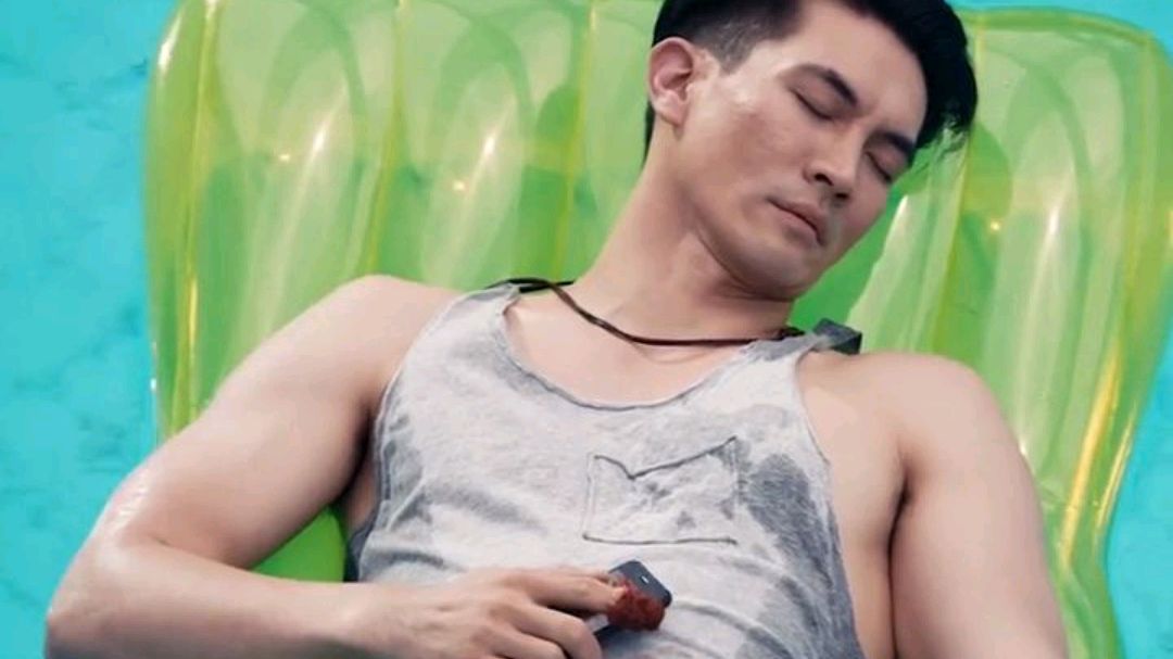 情侣被困泳池七天七夜,泳池里还有一只大鳄鱼。