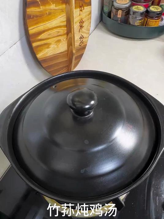 竹荪炖鸡！暖呼呼的鸡汤下肚超养胃！营养又美味还不踩雷