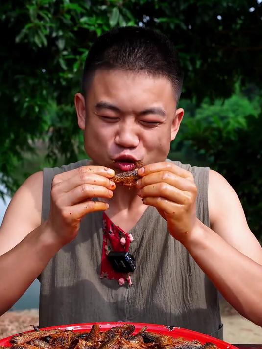 办公室小零食安排！湖南香辣手撕鱼随时解馋超方便