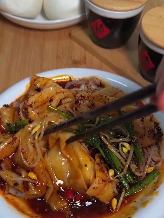 快来品尝这汉中热米皮美味!?