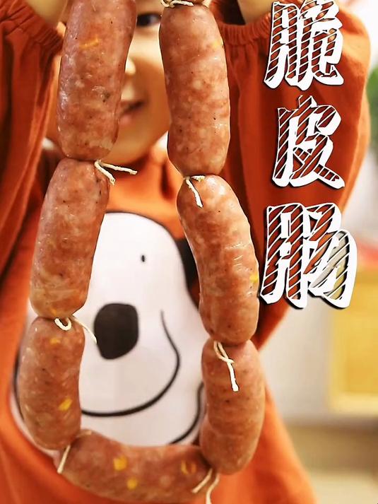 选用去皮的猪前肘肉，肥瘦比例正合适，口感更好 #踢开世界的门#