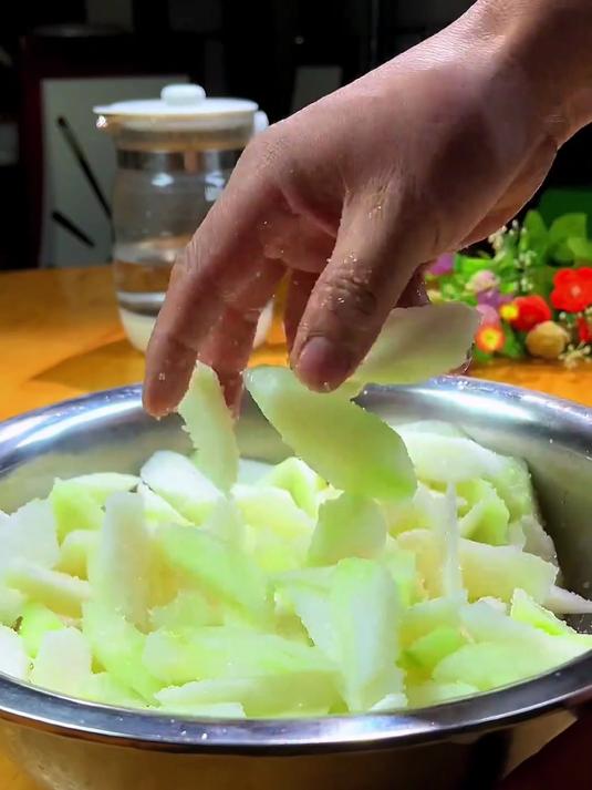 过年顿顿都是大鱼大肉，来一盘（跳水青菜头）开胃还解腻1
