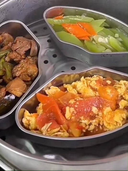 扇形设计很贴心,蒸菜不会粘,还能错开摆放!