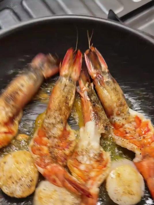 今晚搞个香辣鸡排海鲜炒饭