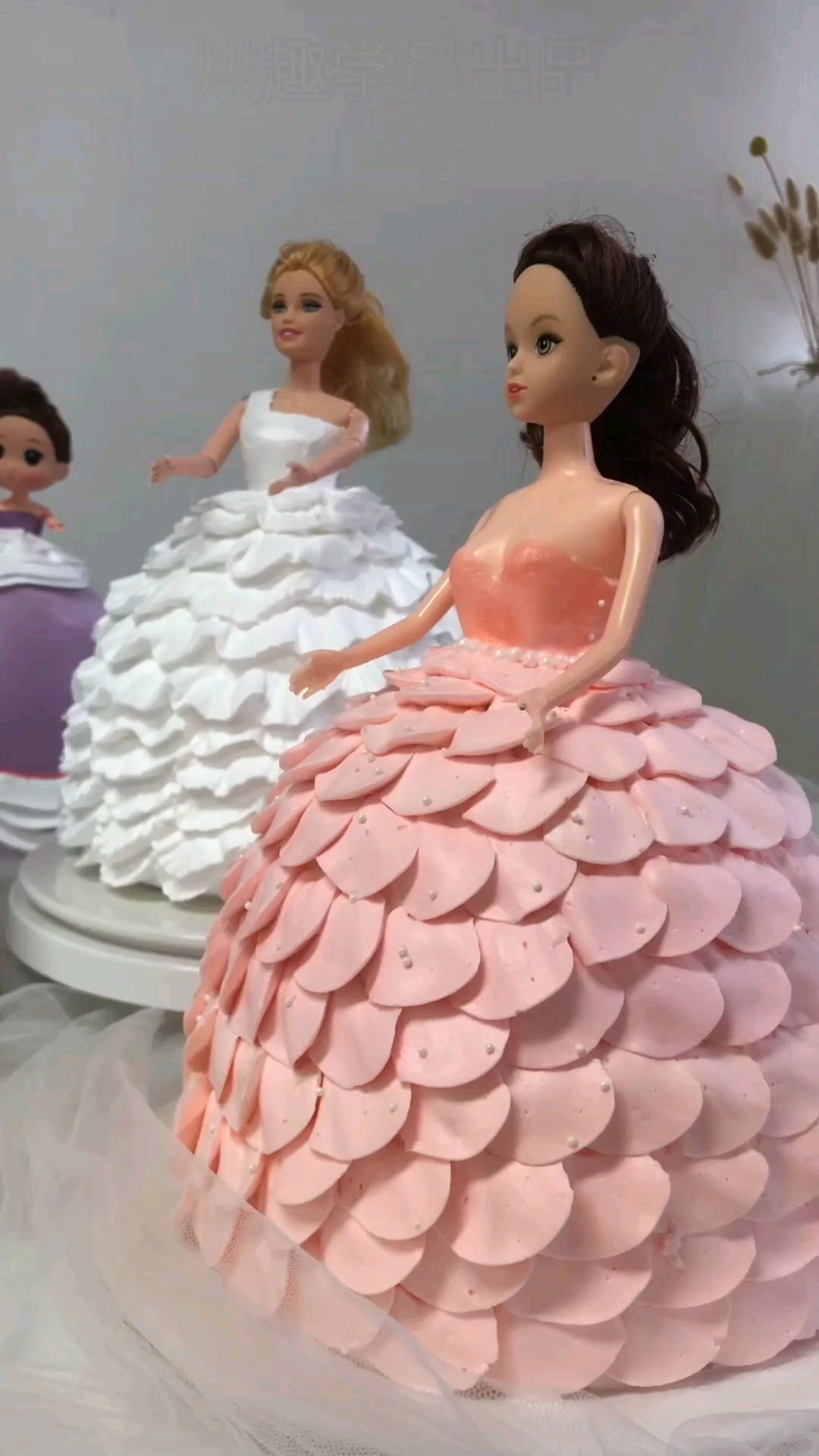 「蛋糕培训班」芭比娃娃蛋糕制作方法,蛋糕店网红爆款蛋糕,成品太惊艳了!